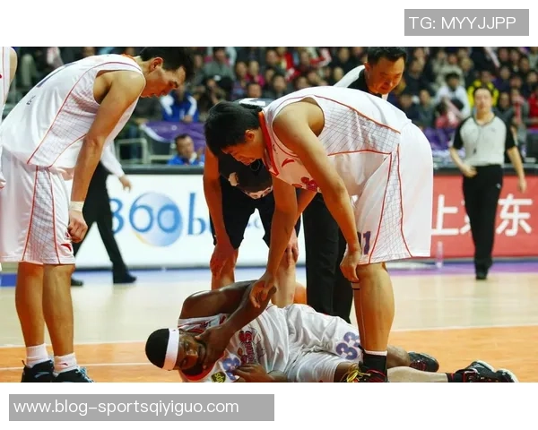 进攻乏力替补表现平平三分球命中率低迷仅得三分助攻却有贡献 进攻乏力替补表现平平三分球命中率低迷仅得三分助攻却有贡献